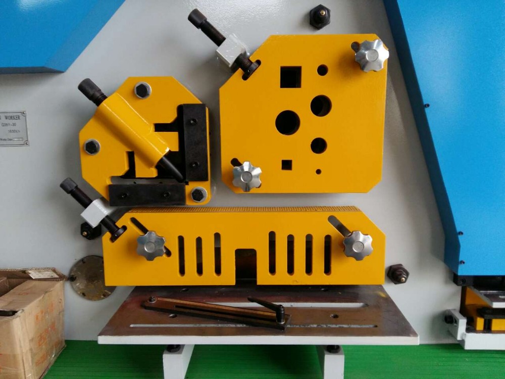 110 Ton Metal Sheet Press Corner Cutting Hydraulic Ironworker Machine 110 tons metalpladepresse Hjørneskæring Hydraulisk jernbearbejdningsmaskine