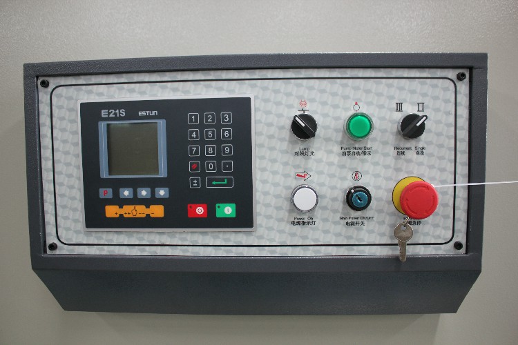 12mm 3200mm Hydraulic Guillotine Shearing Machine Cnc Steel Sheet Cutting Machine 12mm 3200mm hydraulisk guillotineklippemaskine Cnc stålpladeskæremaskine