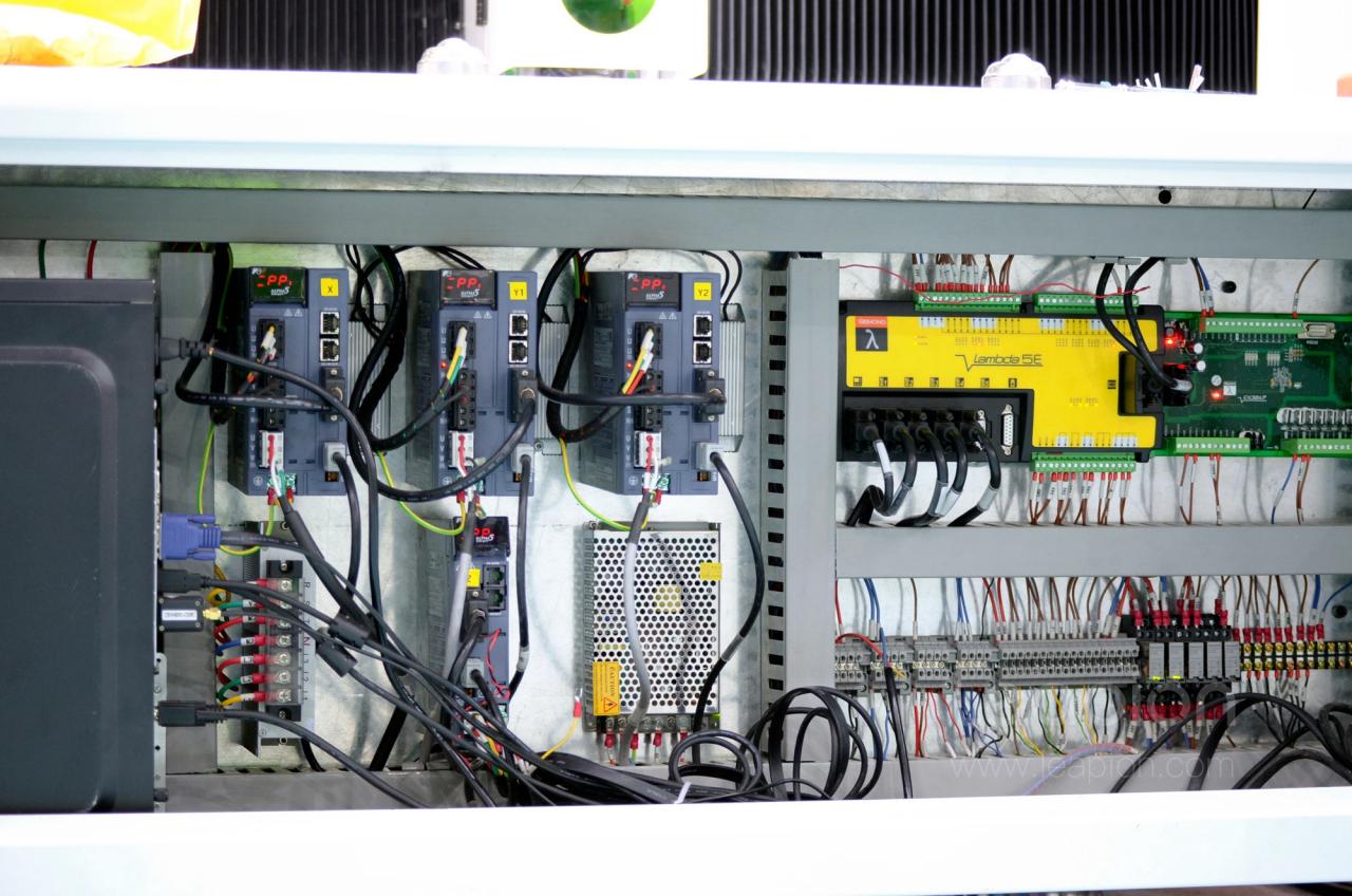 1500*3000mm 500w Racuys Or Ipg Fiber Laser Cutting Machine 1500*3000 mm 500w Racuys eller Ipg fiberlaserskæremaskine