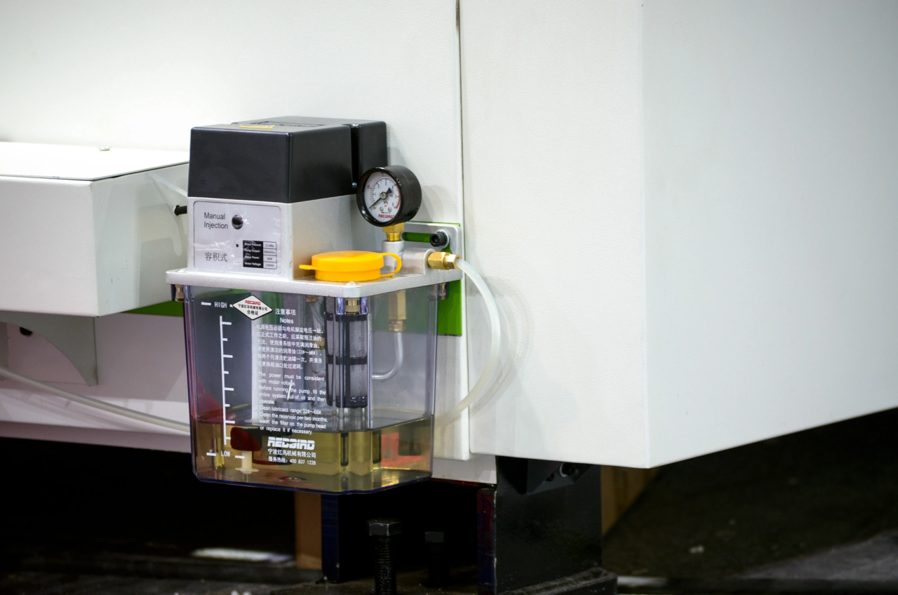 1500*3000mm 500w Racuys Or Ipg Fiber Laser Cutting Machine 1500*3000 mm 500w Racuys eller Ipg fiberlaserskæremaskine