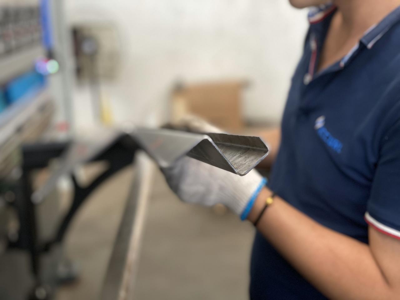 16mm Hydraulic Guillotine Shearing Machine For Sheet Metal Cutting 6 Meters 16mm hydraulisk guillotineklippemaskine til pladeskæring 6 meter