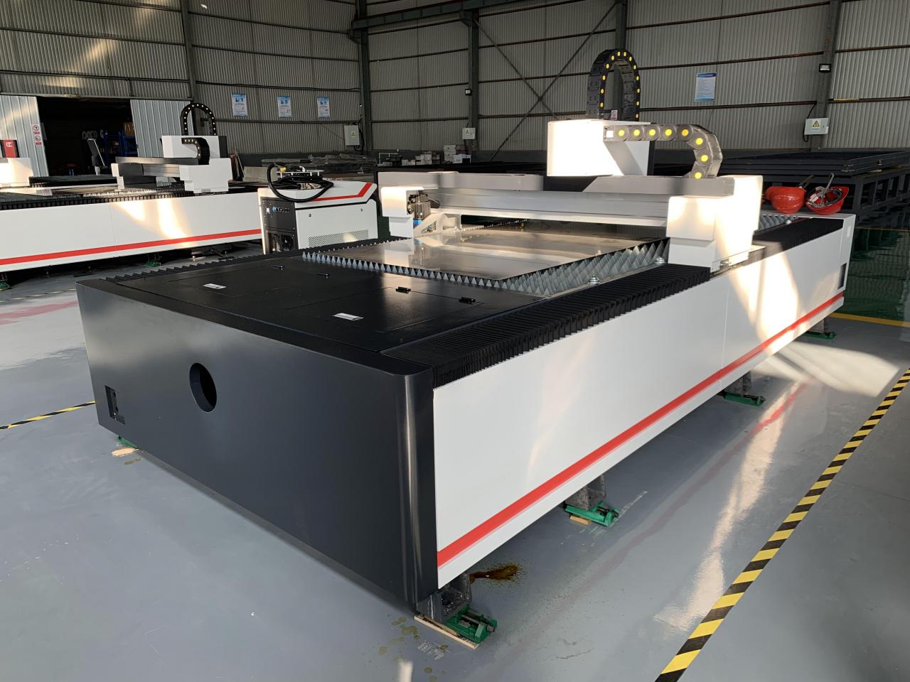 1kw 1.5kw 2kw Fiber Laser Cutting Machine For Metal Sheet Cutting 3000x1500mm 1kw 1,5kw 2kw fiberlaserskæremaskine til metalpladeskæring 3000x1500mm