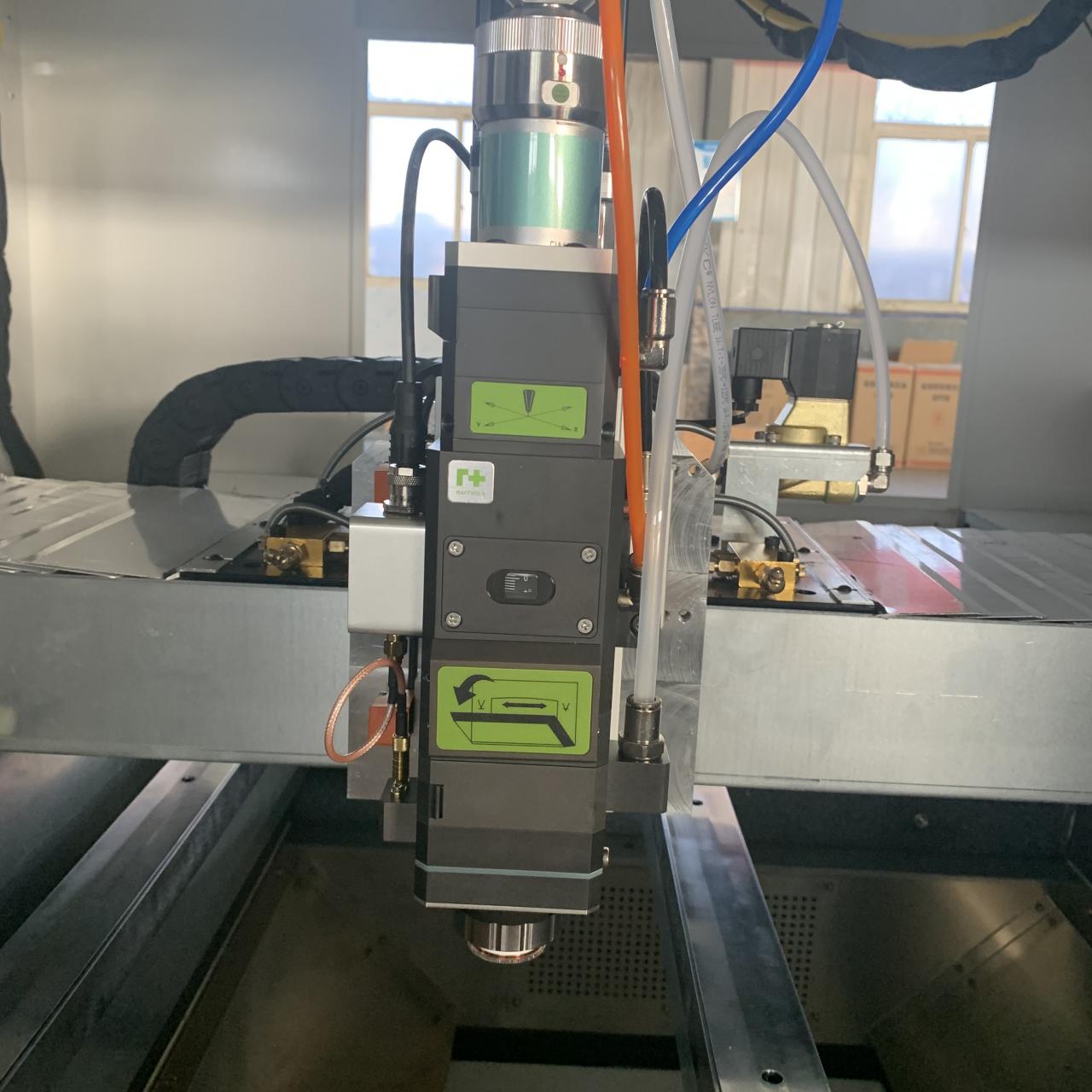 1kw 2kw Good Price Fiber Laser Cutting Machine For Sheet Metal 1kw 2kw God pris Fiberlaserskæremaskine til metalplade