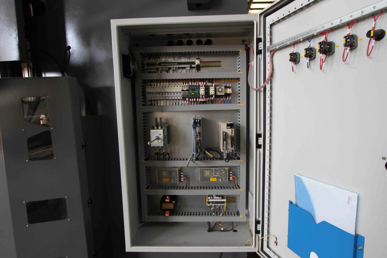 200t 300t standard industriel kantpresse Cnc hydraulisk kantpressemaskine