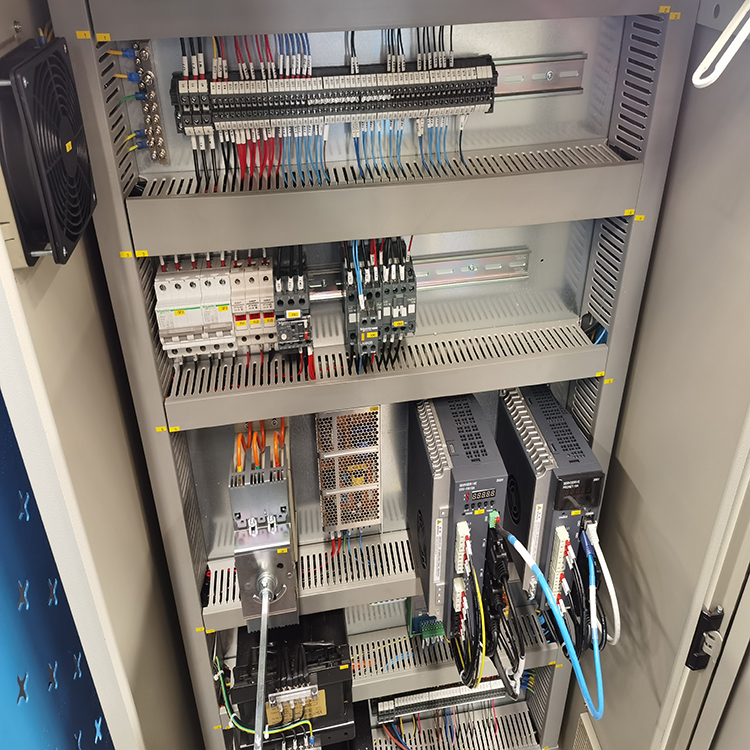 300t/4000 Hydraulic Press Brake Machine 300t/4000 hydraulisk kantpressemaskine