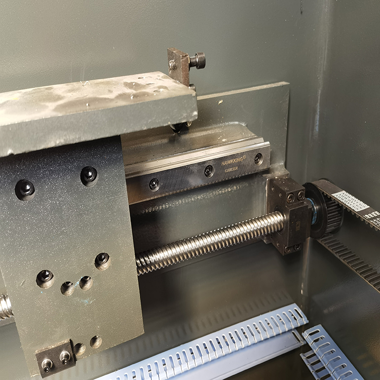 300t/4000 Hydraulic Press Brake Machine 300t/4000 hydraulisk kantpressemaskine