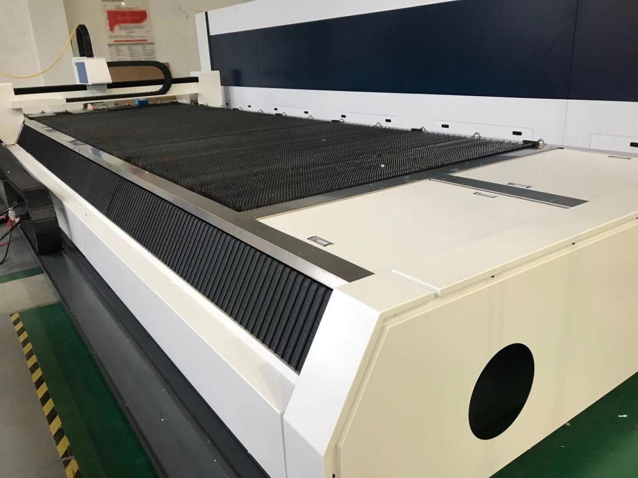3015 4015 1kw To 6kw Cnc Fiber Laser Cutting Machine Raycus Laser Power 3015 4015 1kw til 6kw Cnc fiberlaserskæremaskine Raycus Laser Power