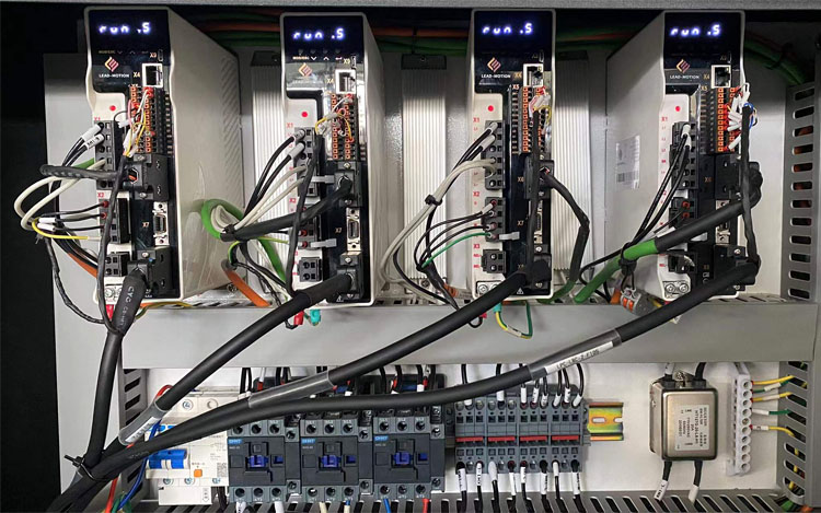 3015 Fiber Laser Cutting Machine For High-Speed Cutting Of 1-6mm Metal Materials 3015 fiberlaserskæremaskine til højhastighedsskæring af 1-6 mm metalmaterialer
