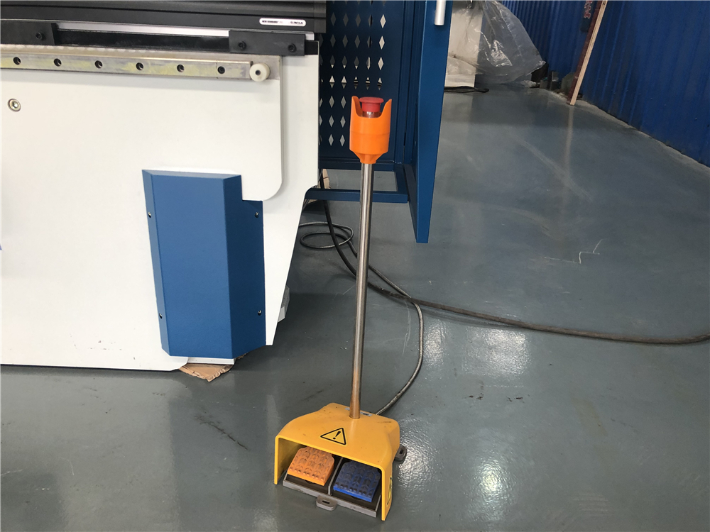 3+1 Axis Cnc Hydraulic Press Brake With Esa System 3+1 Axis Cnc Hydraulisk kantpresse med Esa System