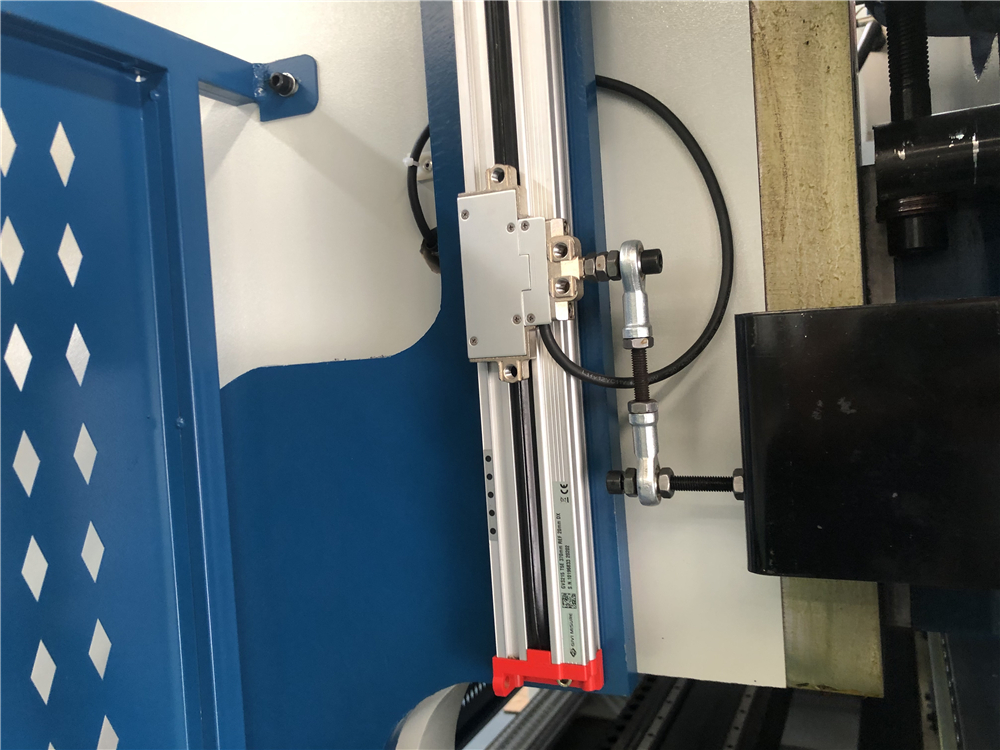 3+1 Axis Cnc Hydraulic Press Brake With Esa System 3+1 Axis Cnc Hydraulisk kantpresse med Esa System