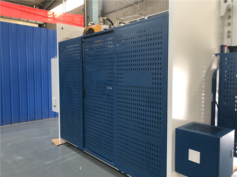 3+1 Axis Cnc Hydraulic Press Brake With Esa System 3+1 Axis Cnc Hydraulisk kantpresse med Esa System