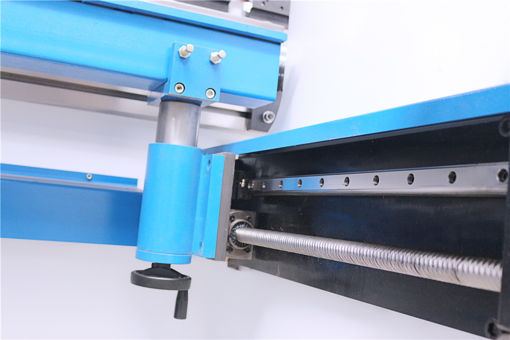 3+1 Axis Cnc Hydraulic Press Brake With Esa System 3+1 Axis Cnc Hydraulisk kantpresse med Esa System