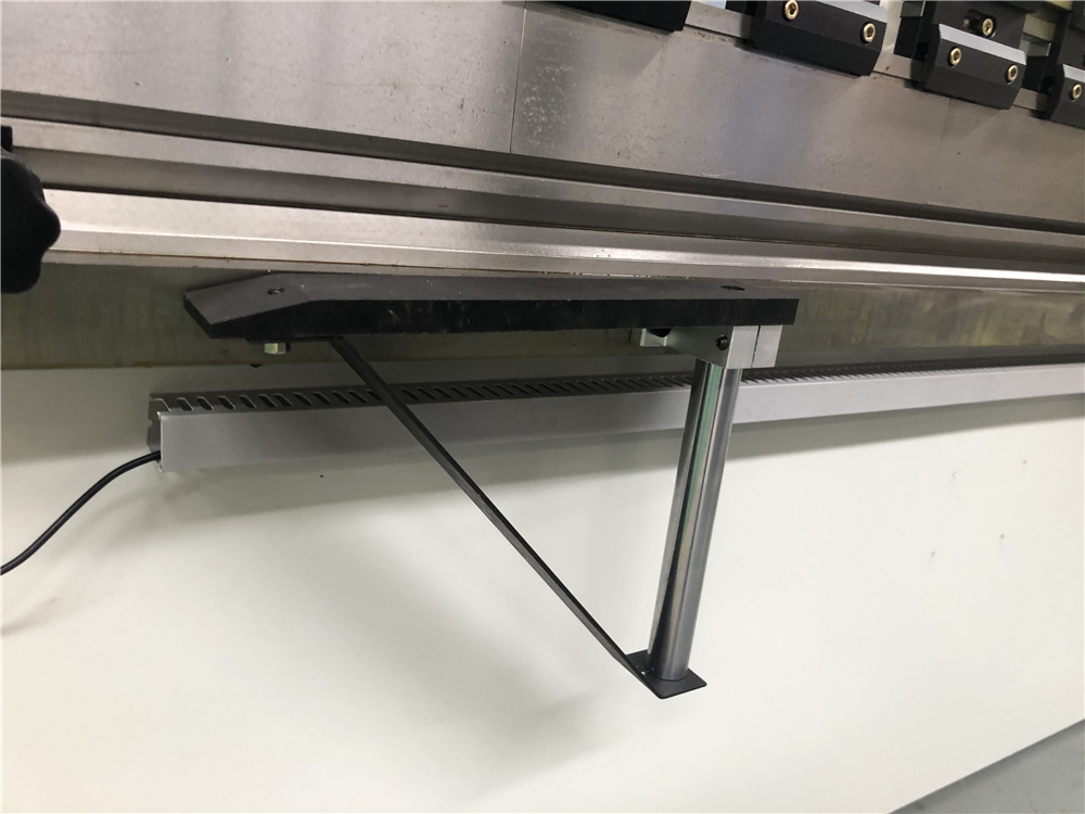 3+1 Axis Cnc Hydraulic Press Brake With Esa System 3+1 Axis Cnc Hydraulisk kantpresse med Esa System