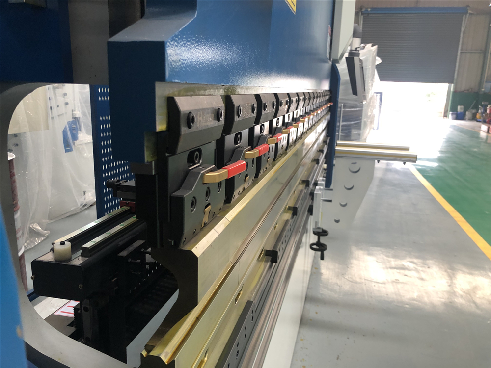 3+1 Axis Cnc Hydraulic Press Brake With Esa System 3+1 Axis Cnc Hydraulisk kantpresse med Esa System