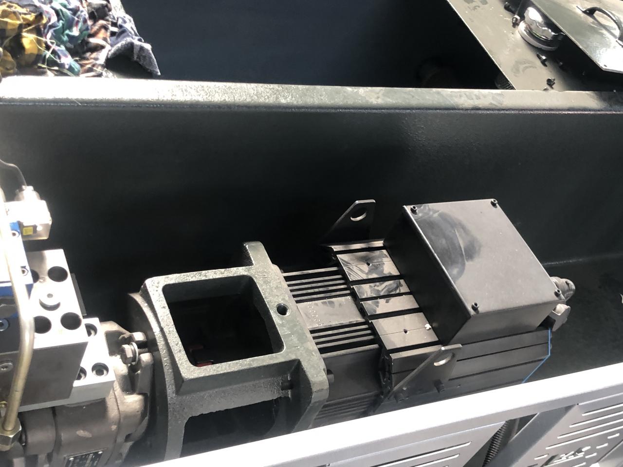 3+1 Axis Cnc Hydraulic Press Brake With Esa System 3+1 Axis Cnc Hydraulisk kantpresse med Esa System