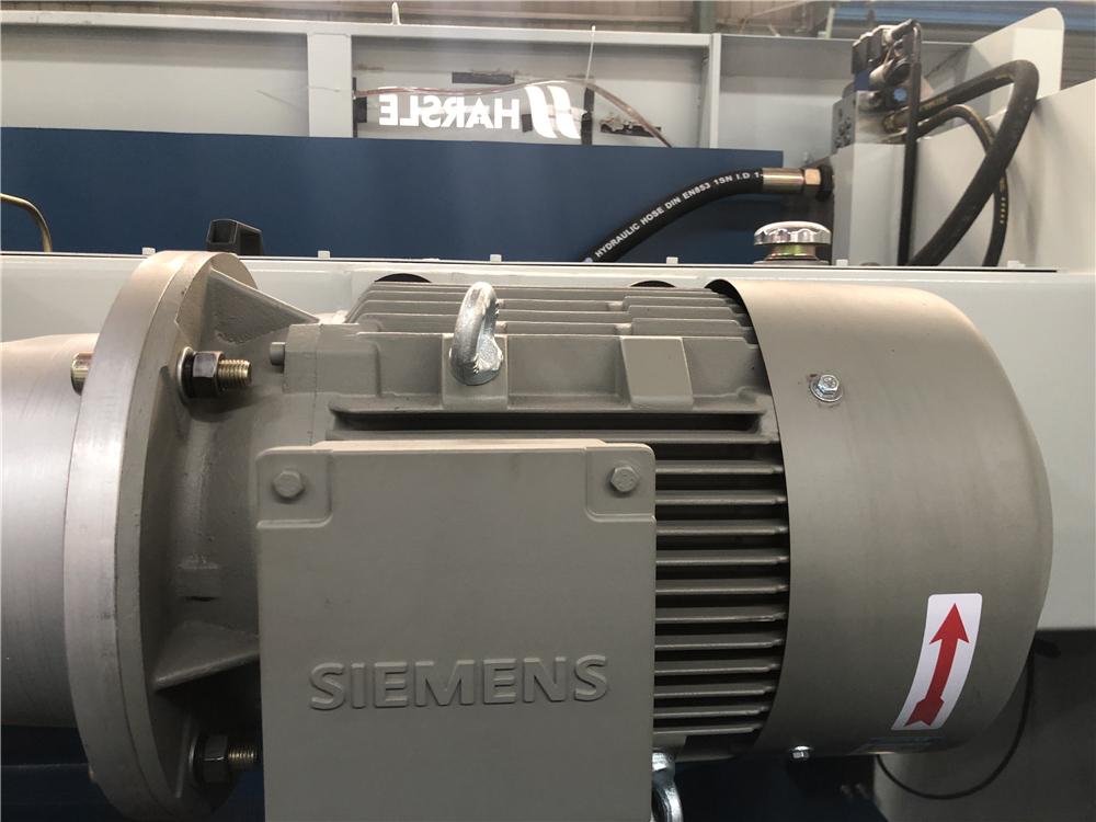 3+1 Axis Cnc Hydraulic Press Brake With Esa System 3+1 Axis Cnc Hydraulisk kantpresse med Esa System