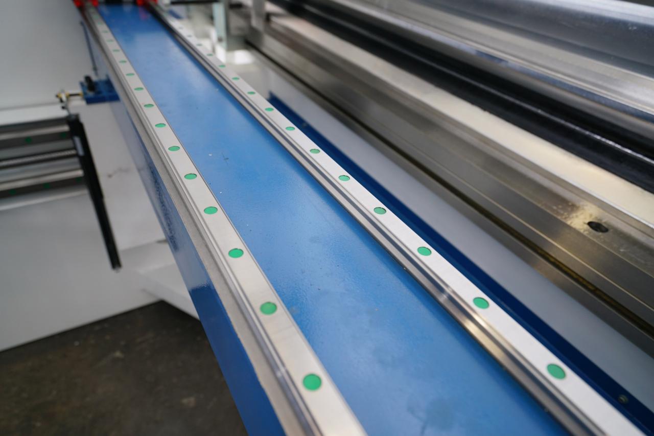 4 Axis Cnc Tandem Press Brake With Delem Da58t 2d Graphical Controller 4-akset Cnc Tandem kantpresse med Delem Da58t 2d grafisk controller