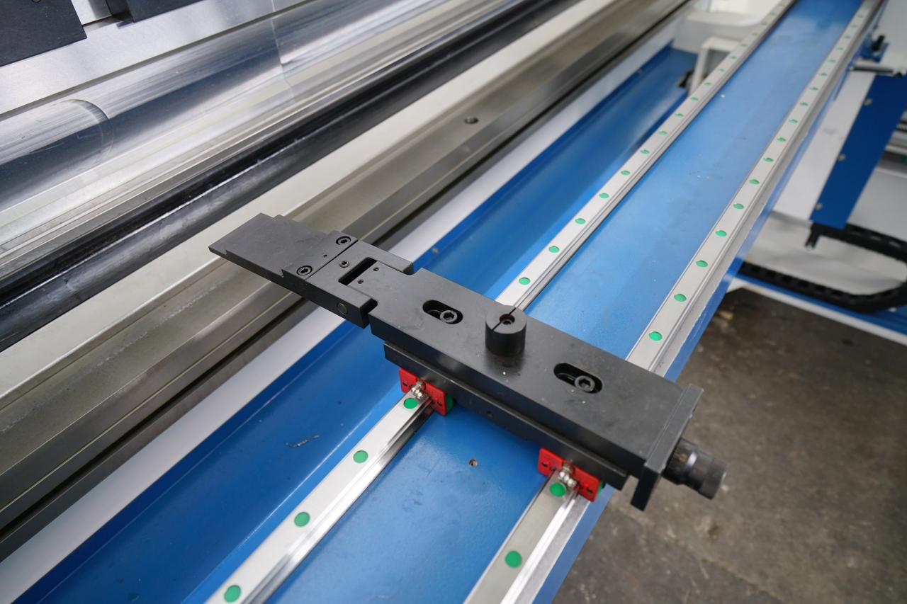 4 Axis Cnc Tandem Press Brake With Delem Da58t 2d Graphical Controller 4-akset Cnc Tandem kantpresse med Delem Da58t 2d grafisk controller