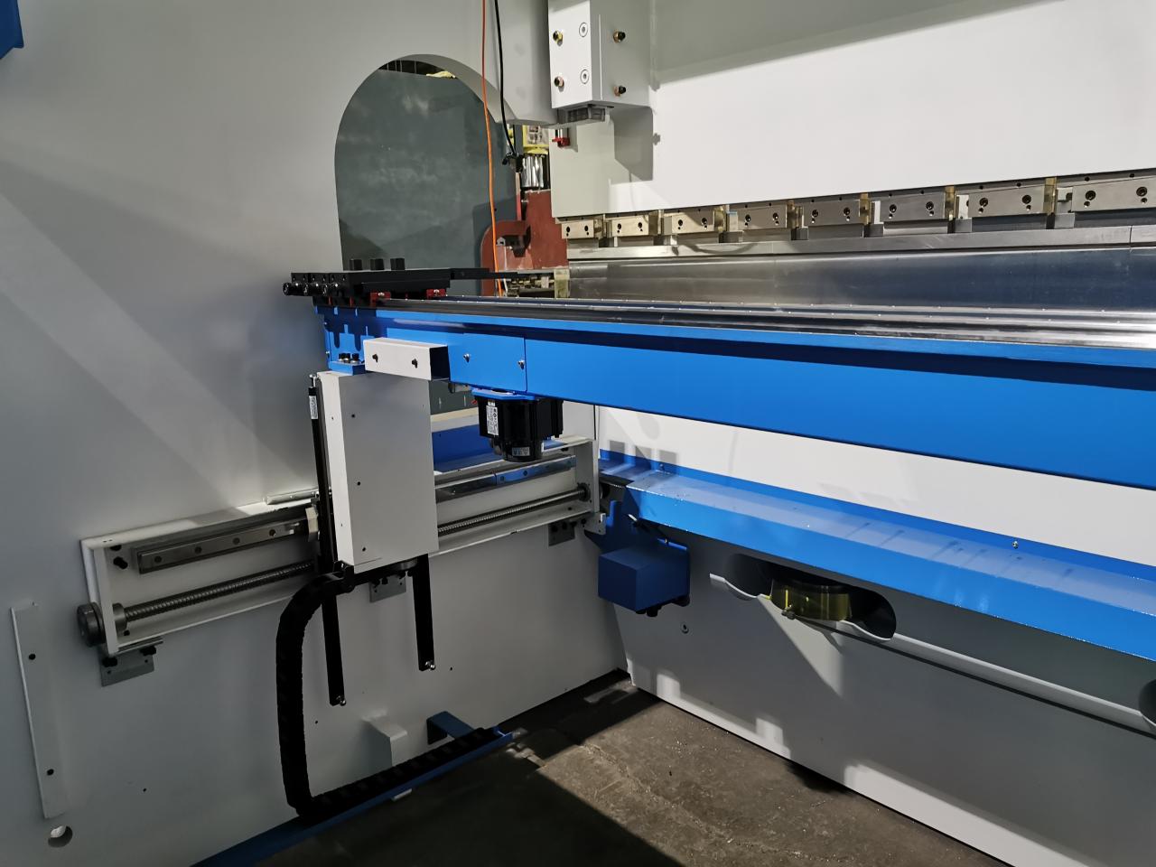 4 Axis Cnc Tandem Press Brake With Delem Da58t 2d Graphical Controller 4-akset Cnc Tandem kantpresse med Delem Da58t 2d grafisk controller