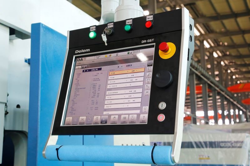 4 Axis Cnc Tandem Press Brake With Delem Da58t 2d Graphical Controller 4-akset Cnc Tandem kantpresse med Delem Da58t 2d grafisk controller