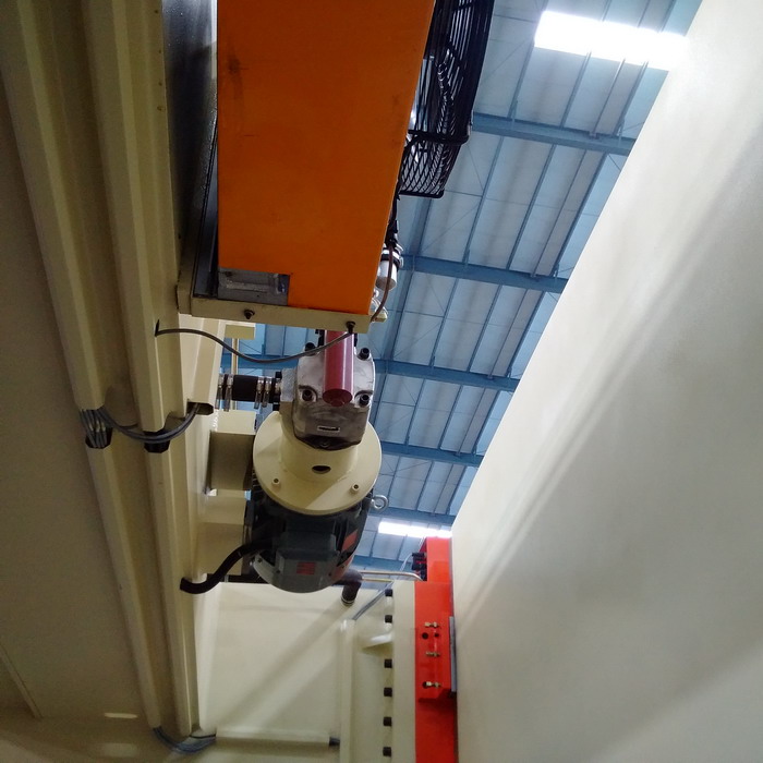 4 Axis Cnc Tandem Press Brake With Delem Da58t 2d Graphical Controller 4-akset Cnc Tandem kantpresse med Delem Da58t 2d grafisk controller