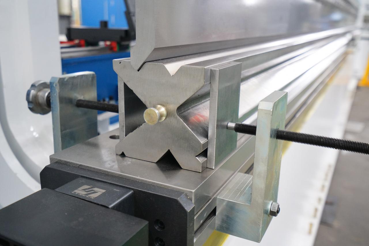 4 Axis Cnc Tandem Press Brake With Delem Da58t 2d Graphical Controller 4-akset Cnc Tandem kantpresse med Delem Da58t 2d grafisk controller