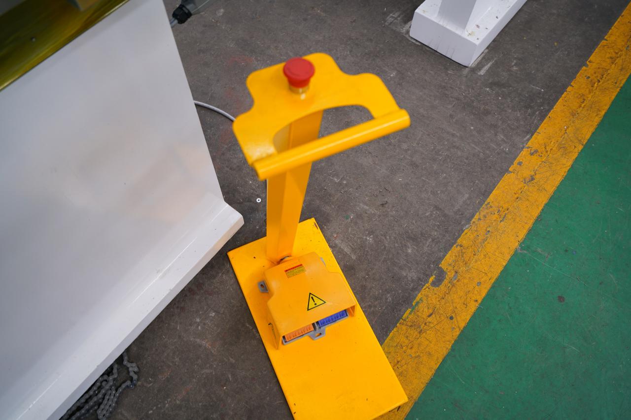 4 Axis Cnc Tandem Press Brake With Delem Da58t 2d Graphical Controller 4-akset Cnc Tandem kantpresse med Delem Da58t 2d grafisk controller