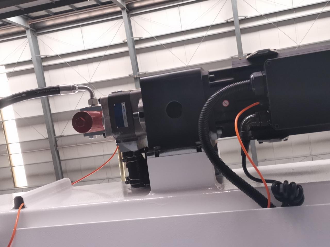 4 Axis Cnc Tandem Press Brake With Delem Da58t 2d Graphical Controller 4-akset Cnc Tandem kantpresse med Delem Da58t 2d grafisk controller