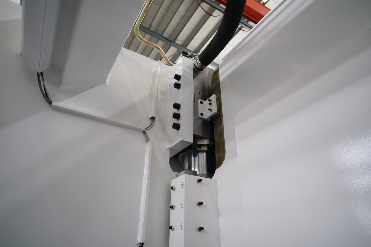 4 Axis Cnc Tandem Press Brake With Delem Da58t 2d Graphical Controller 4-akset Cnc Tandem kantpresse med Delem Da58t 2d grafisk controller