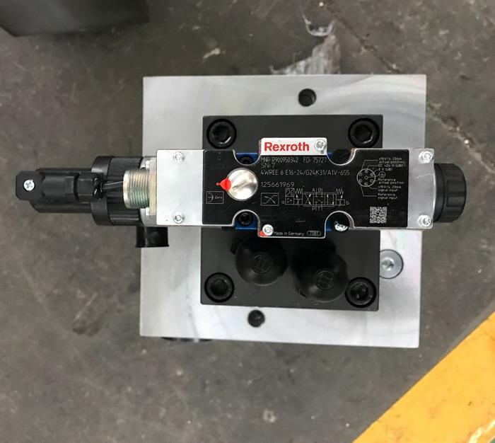 4 Axis Cnc Tandem Press Brake With Delem Da58t 2d Graphical Controller 4-akset Cnc Tandem kantpresse med Delem Da58t 2d grafisk controller