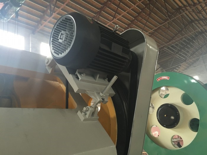 400 Ton Small Pneumatic Power Punch Press Mechanical Eccentric Punching Machine 400 tons lille pneumatisk kraftstansepresse mekanisk excentrisk stansemaskine