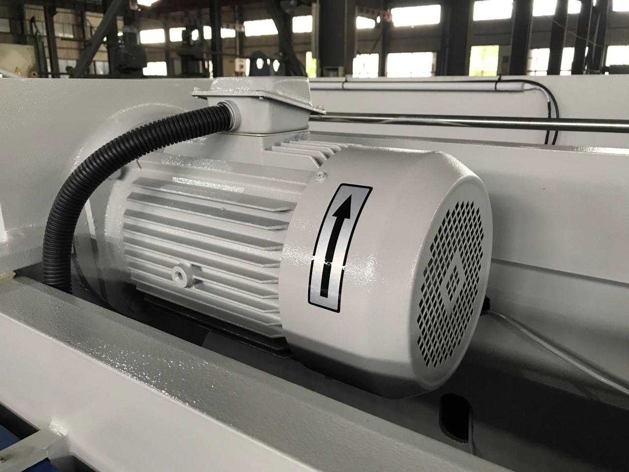 4mm Oem Qc11y-8x3200 Nc Hydraulic Guillotine Guillotine Shearing Machine 4mm OEM Qc11y-8x3200 Nc Hydraulisk Guillotine Guillotineskæremaskine