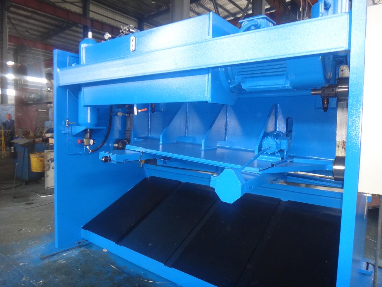 4mm Oem Qc11y-8x3200 Nc Hydraulic Guillotine Guillotine Shearing Machine 4mm OEM Qc11y-8x3200 Nc Hydraulisk Guillotine Guillotineskæremaskine