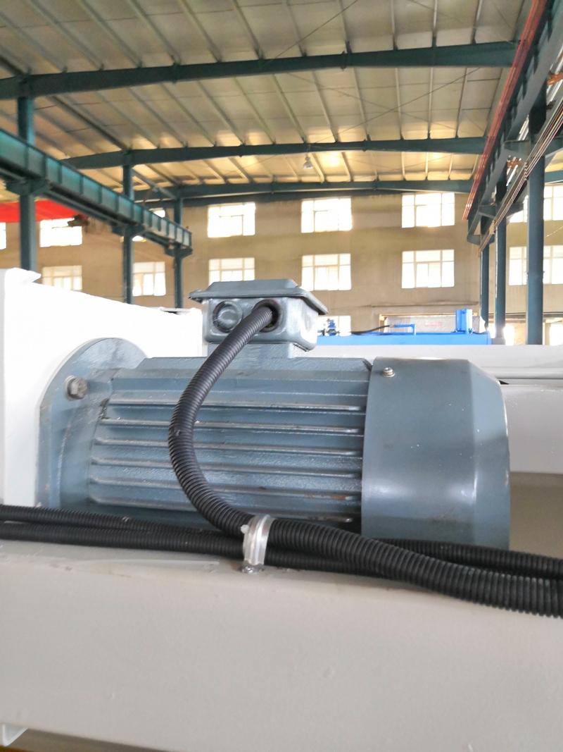 6mm Q11 Elektrisk pladeskæremaskine 8 fod pladeklippemaskine