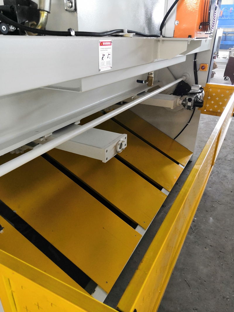 6mm Q11 Elektrisk pladeskæremaskine 8 fod pladeklippemaskine