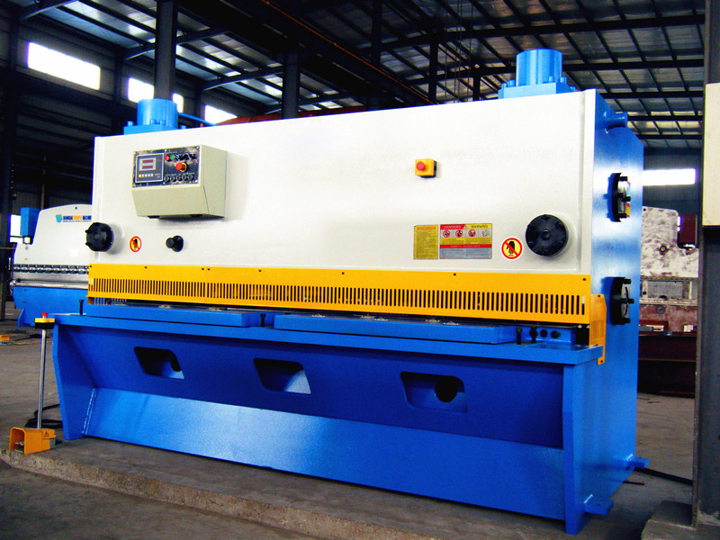 Aluminium Cutting Machine Hydraulic Guillotine Shearing Machine Pendulum Plate Shears Aluminiumsskæremaskine Hydraulisk guillotineklippemaskine Pendelpladesaks