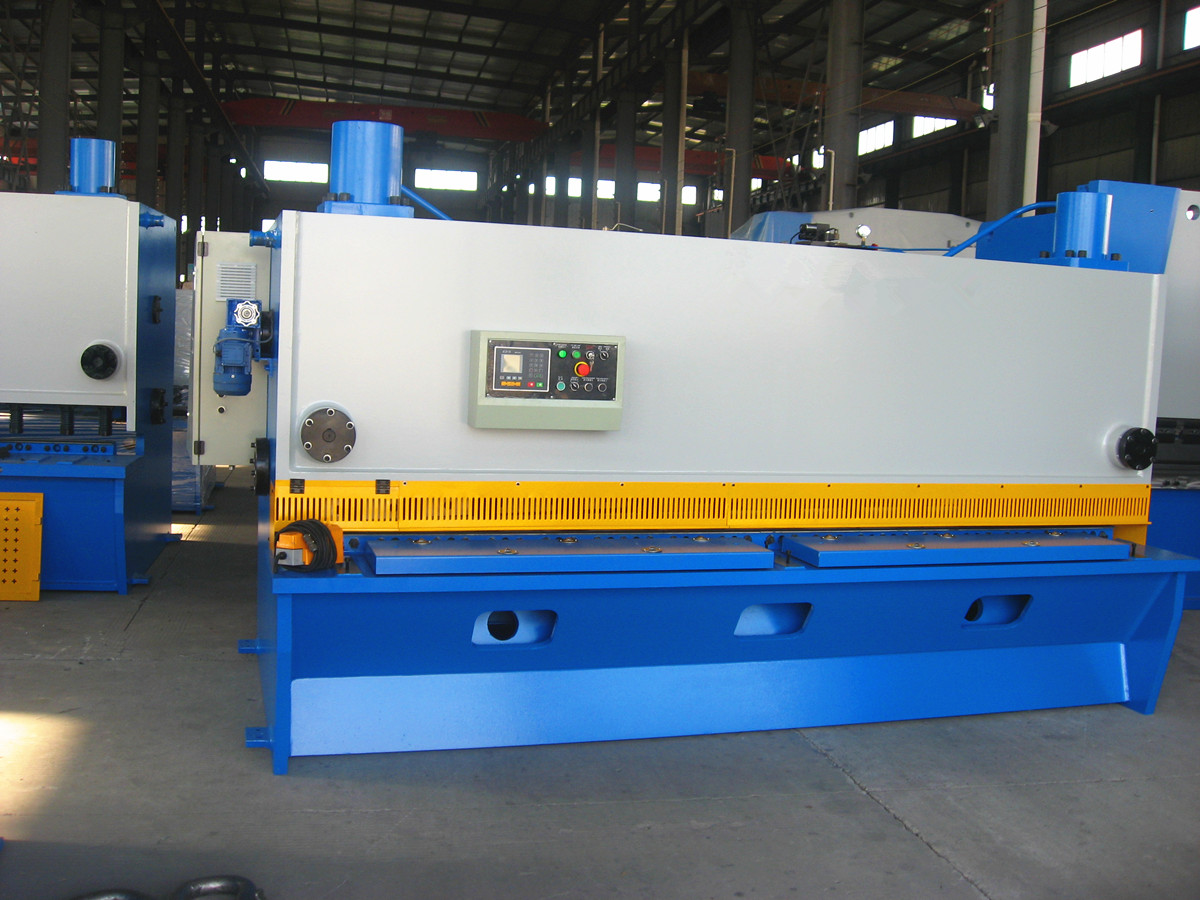Aluminium Cutting Machine Hydraulic Guillotine Shearing Machine Pendulum Plate Shears Aluminiumsskæremaskine Hydraulisk guillotineklippemaskine Pendelpladesaks