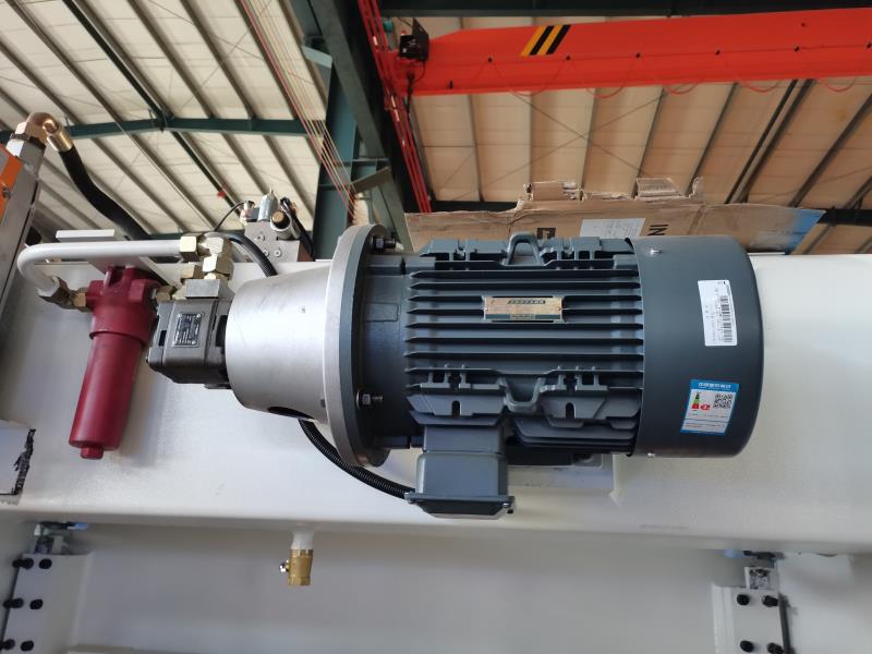 China Metal Hydraulic Press Brake Machine With Reasonable Price Kina metal hydraulisk kantpressemaskine med rimelig pris