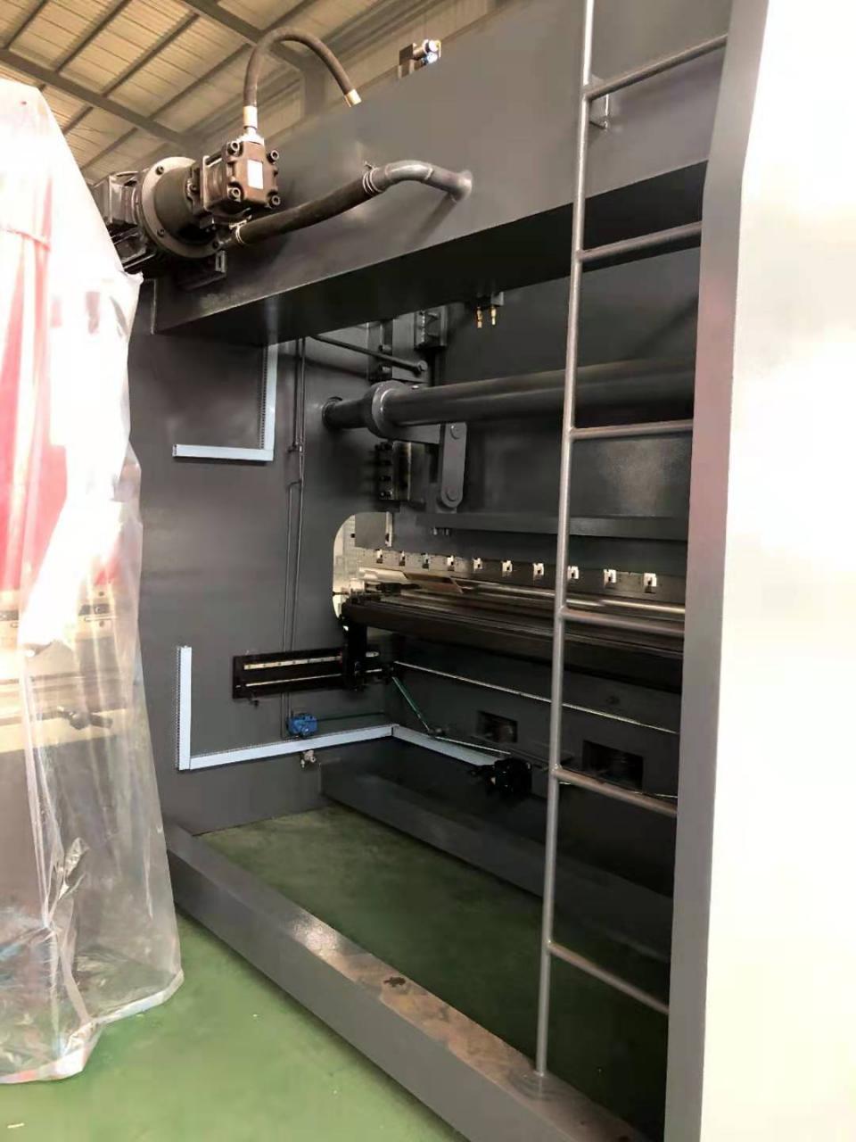 Da53t Cnc System Controller 125t4000 3+1 Axis Cnc Hydraulic Press Brake With Good Quality Da53t Cnc System Controller 125t4000 3+1 Axis Cnc Hydraulisk kantpresse med god kvalitet