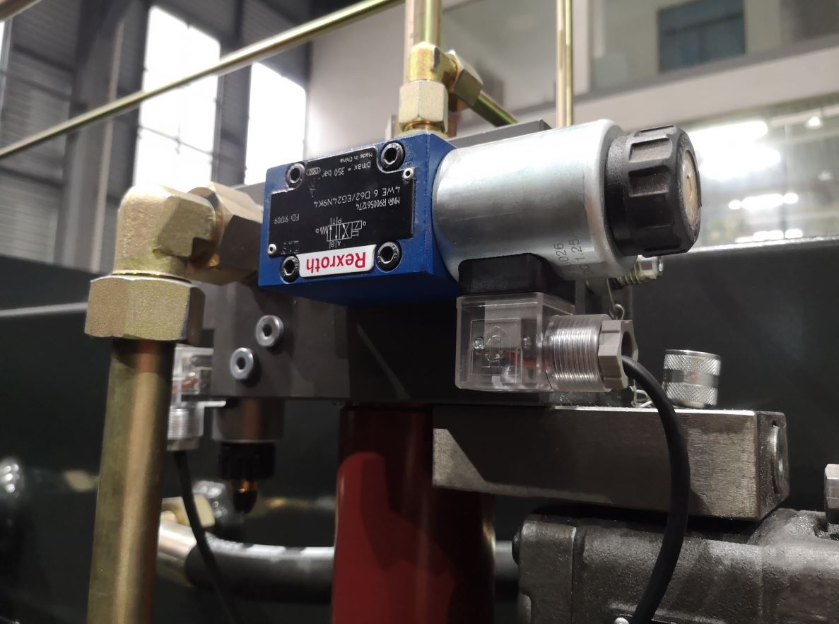 Delem Da66t 125 3+1 4+1 6+1 8+1 Cnc Hydraulic Press Brake For Metal Plate Bending Delem Da66t 125 3+1 4+1 6+1 8+1 Cnc Hydraulisk kantpresse til bøjning af metalplader