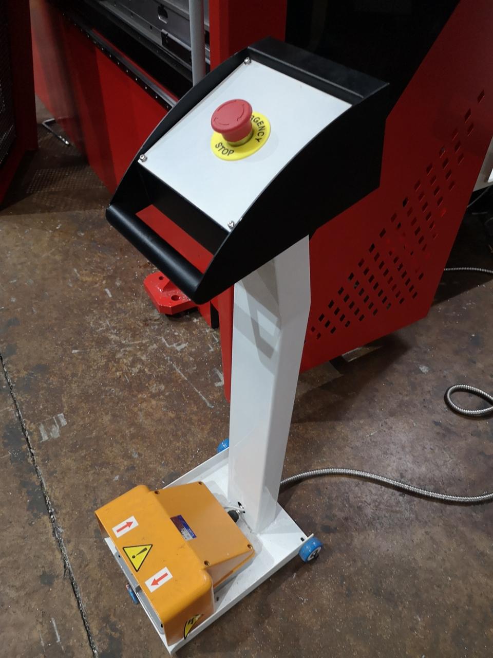 Delem Da66t 125 3+1 4+1 6+1 8+1 Cnc Hydraulic Press Brake For Metal Plate Bending Delem Da66t 125 3+1 4+1 6+1 8+1 Cnc Hydraulisk kantpresse til bøjning af metalplader