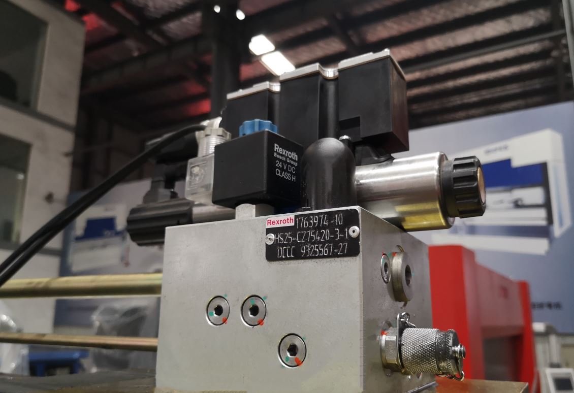 Delem Da66t 125 3+1 4+1 6+1 8+1 Cnc Hydraulic Press Brake For Metal Plate Bending Delem Da66t 125 3+1 4+1 6+1 8+1 Cnc Hydraulisk kantpresse til bøjning af metalplader