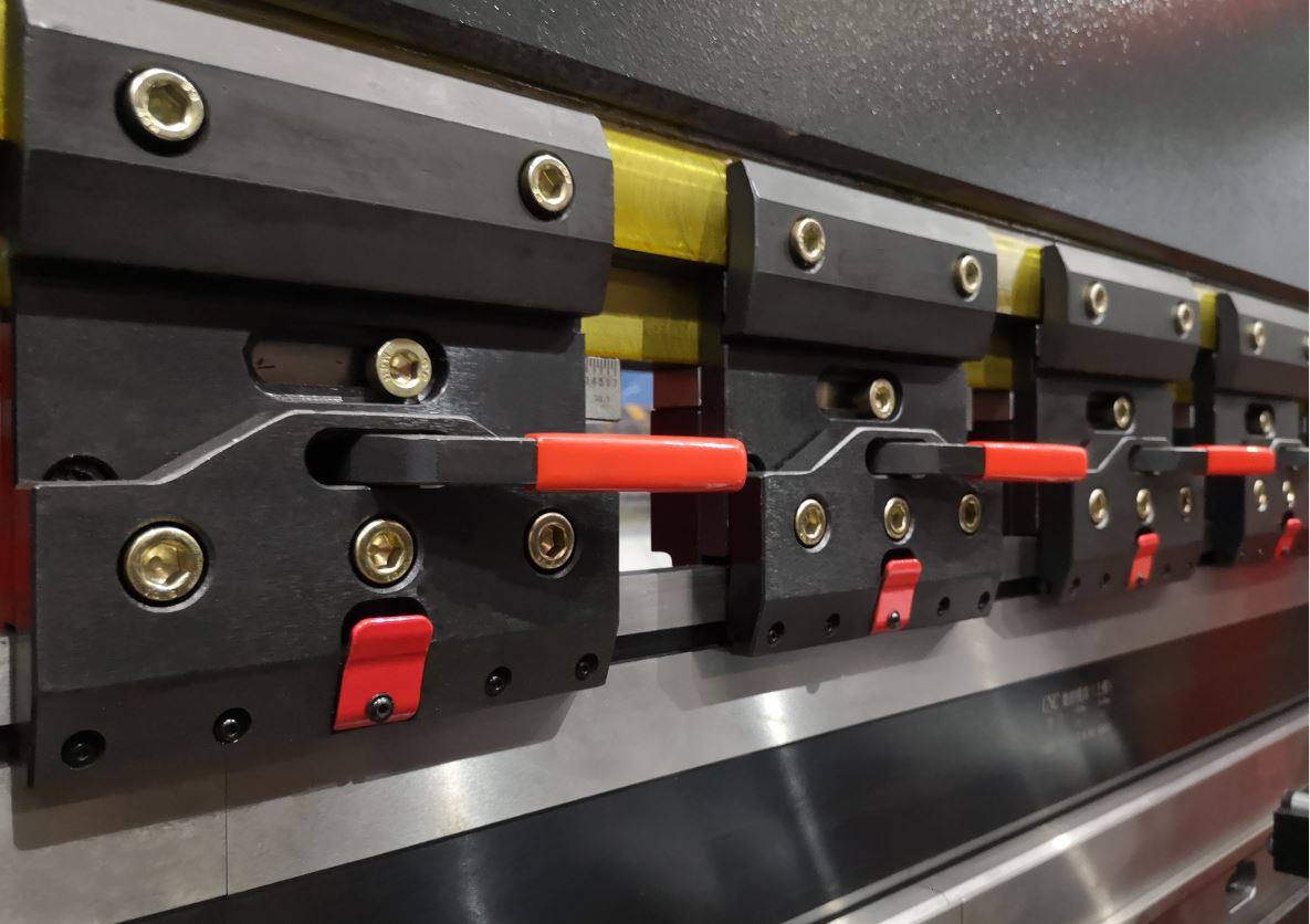 Delem Da66t 125 3+1 4+1 6+1 8+1 Cnc Hydraulic Press Brake For Metal Plate Bending Delem Da66t 125 3+1 4+1 6+1 8+1 Cnc Hydraulisk kantpresse til bøjning af metalplader