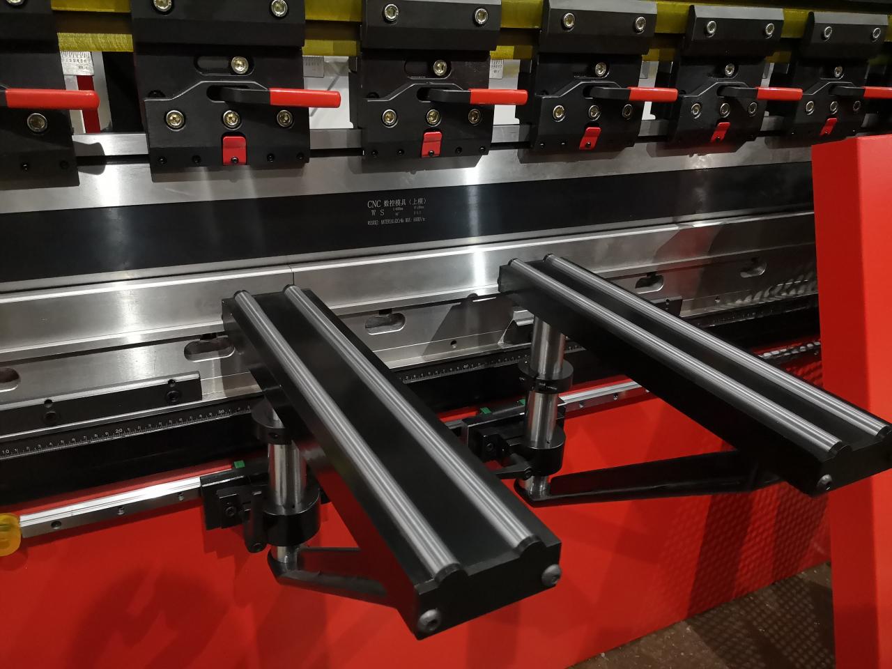 Delem Da66t 125 3+1 4+1 6+1 8+1 Cnc Hydraulic Press Brake For Metal Plate Bending Delem Da66t 125 3+1 4+1 6+1 8+1 Cnc Hydraulisk kantpresse til bøjning af metalplader