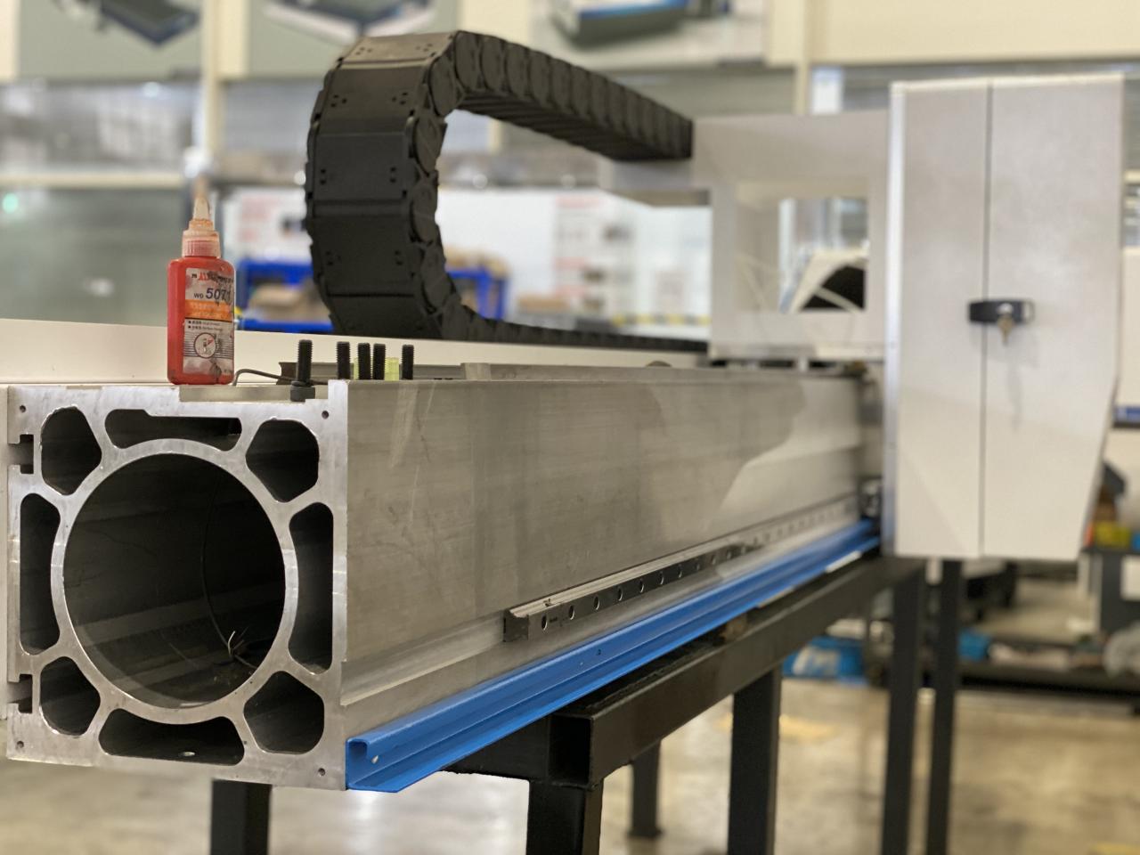 Fiberlaserskæremaskine Masterline 8kw, 4000x2000mm, med Ipg-laserkilde