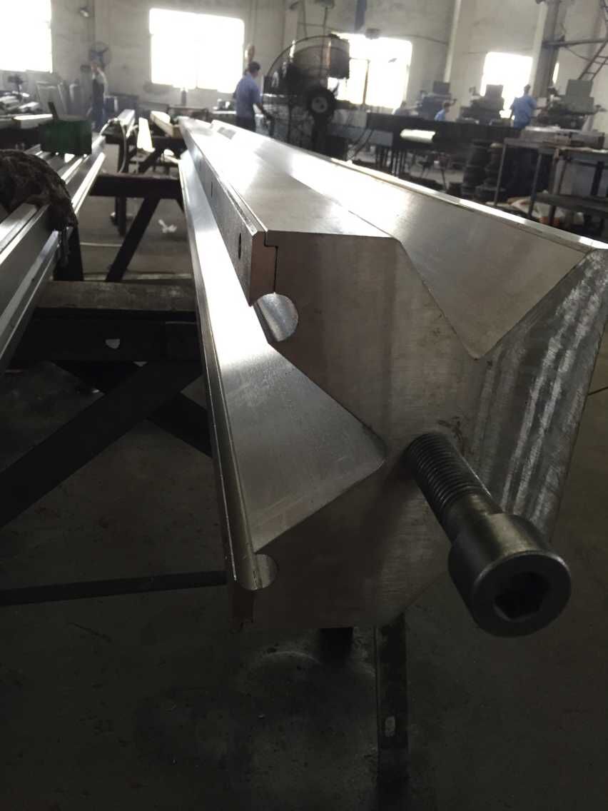 Fuldautomatisk højeffekt arkbøjningsmaskine og Cnc kantpressemaskine