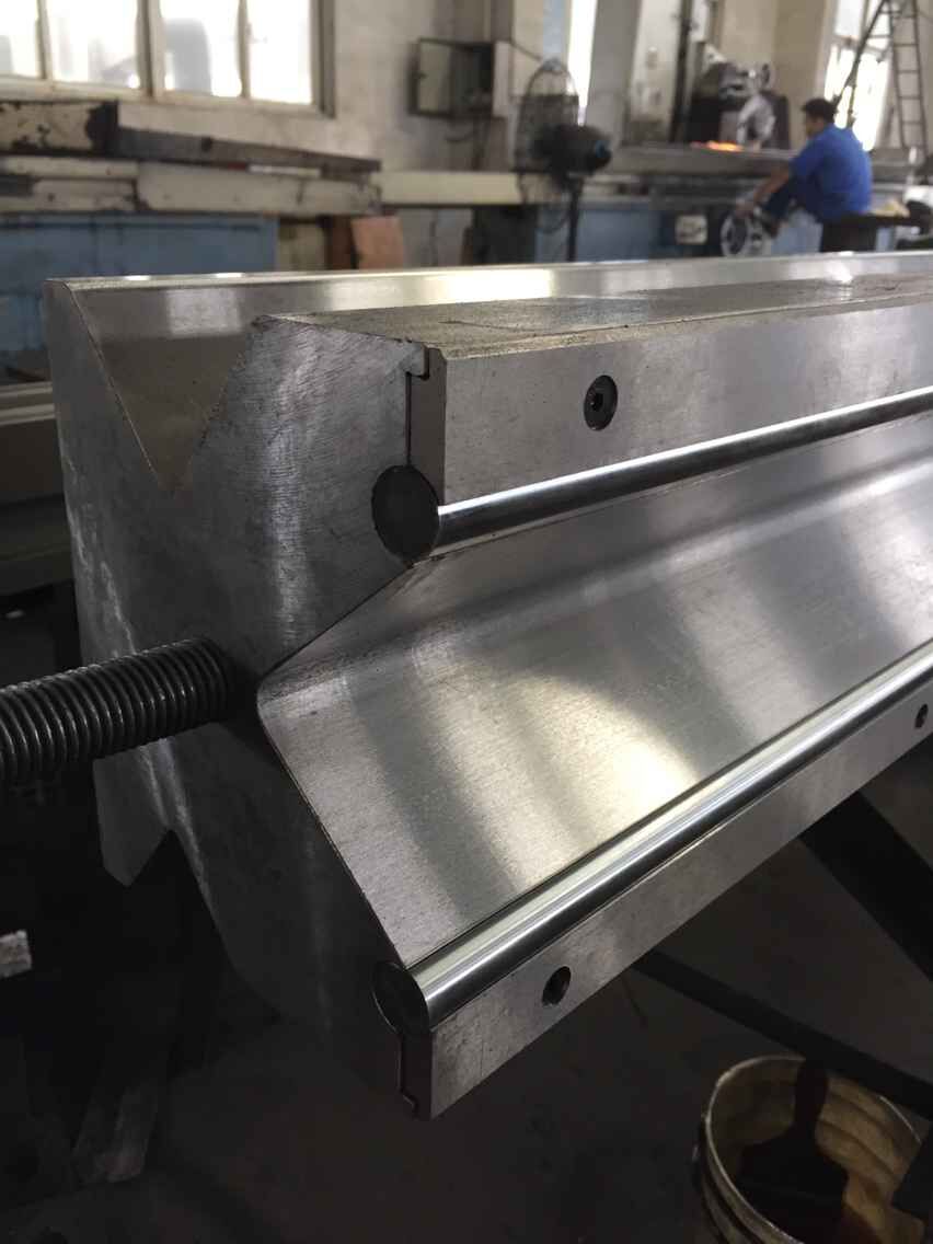 Fuldautomatisk højeffekt arkbøjningsmaskine og Cnc kantpressemaskine