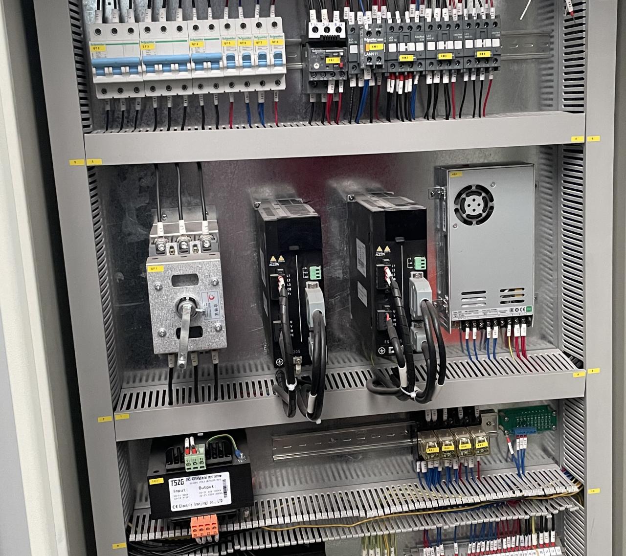 High Quality 3m Press Brake Machine Hydraulic 100 Ton For Sheet Metal Bending Højkvalitets 3m kantpressemaskine hydraulisk 100 ton til pladebøjning