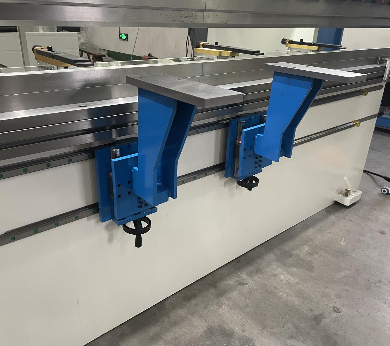 High Quality 3m Press Brake Machine Hydraulic 100 Ton For Sheet Metal Bending Højkvalitets 3m kantpressemaskine hydraulisk 100 ton til pladebøjning