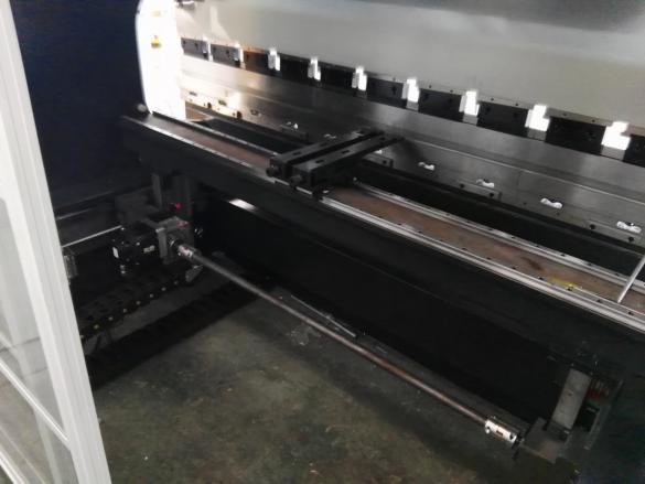 High Quality Sheet Metal Hydraulic Press Brake Machine Hydraulisk kantpressemaskine af høj kvalitet af metalplader